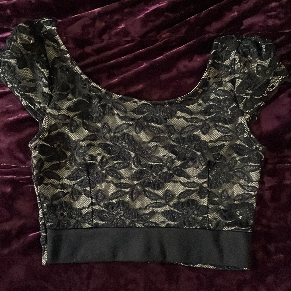 love J  - laced floral two toned crop top.